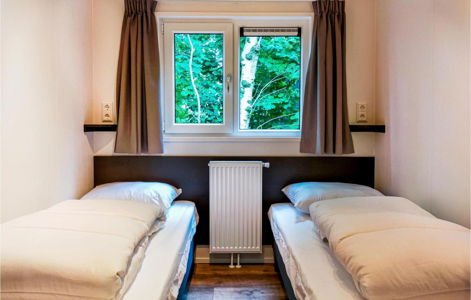 Chalet 84 Oosterwolde  Buitenkant foto